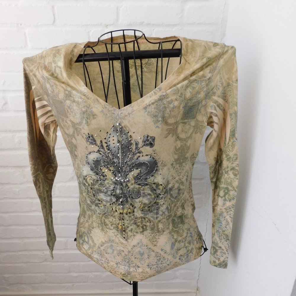 Ladies long sleeved top